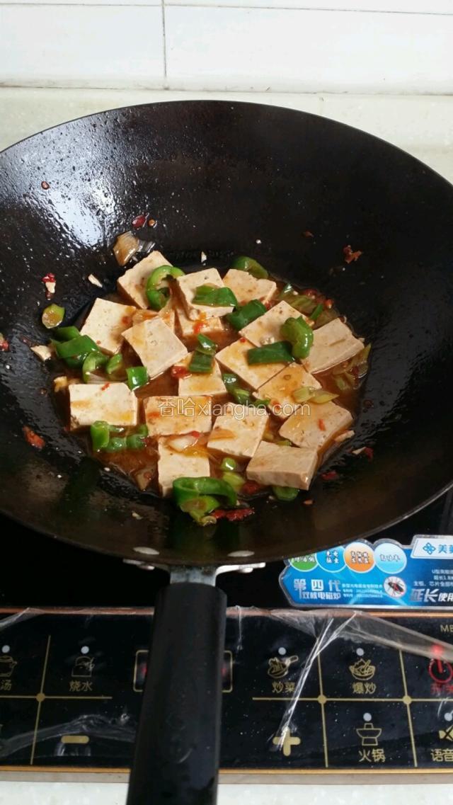 炒至汤汁浓稠时关火
