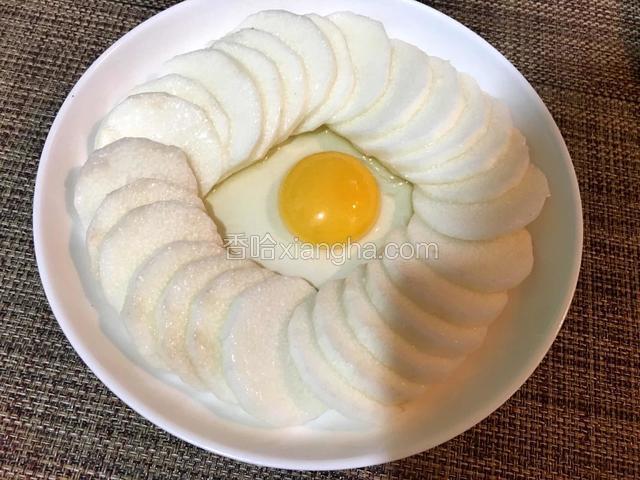 中间打入一个鸡蛋