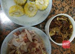 茶树菇玉米老鸡汤的做法图解1