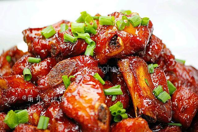 近图。有糖色的红润，加上李锦记生抽的提色，整道菜是色香味俱全！