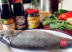 黄豆酱豉油蒸鲈鱼的做法图解1