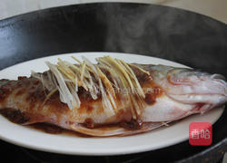 黄豆酱豉油蒸鲈鱼的做法图解11