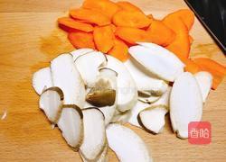 胡萝卜炒杏鲍菇的做法图解2