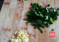 蒜苗肉末花菜的做法图解5