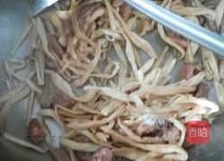 黄花菜炒肉的做法图解7