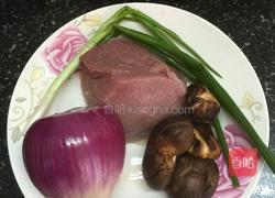 肉丝香菇捞河粉的做法图解2