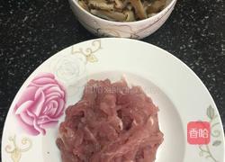 肉丝香菇捞河粉的做法图解3