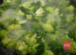 西蓝花炒虾仁的做法图解4