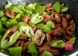 尖椒炒肥肠的做法图解5