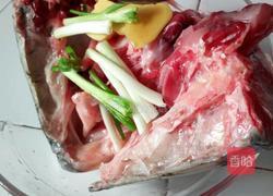 蒜蓉鱼头的做法图解1