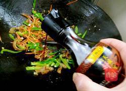 猪肉皮炒辣椒的做法图解7