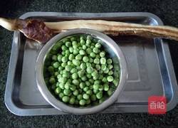 豌豆腊肉焗饭的做法图解1