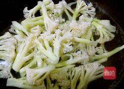 肉片炒花菜的做法图解2