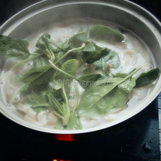 放入菠菜。