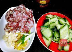 香肠炒黄瓜的做法图解3