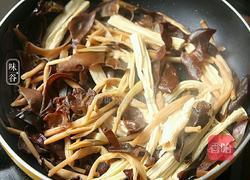 木耳黄花菜拌粉丝的做法图解6