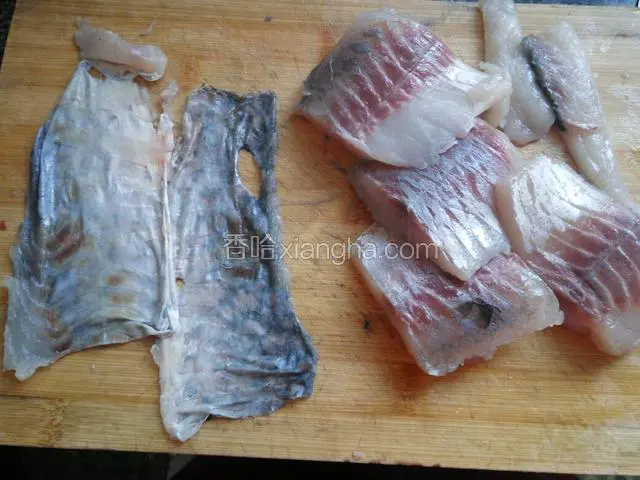 鱼皮也是不用的，把片下来