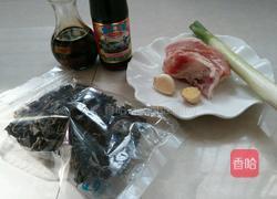 五花肉炒木耳的做法图解1