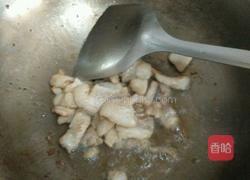 五花肉炒木耳的做法图解4