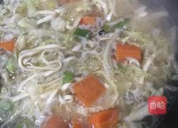 香喷喷的热汤面的做法图解3