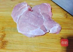 红菇炖瘦肉汤的做法图解3