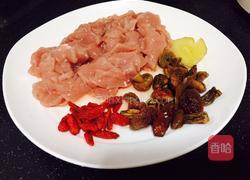 红菇炖瘦肉汤的做法图解4