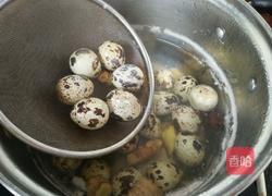 辣酱淋鸟蛋的做法图解2