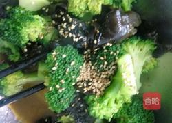 凉拌西兰花黑木耳的做法图解10