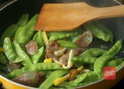 荷兰豆炒腊肠的做法图解4