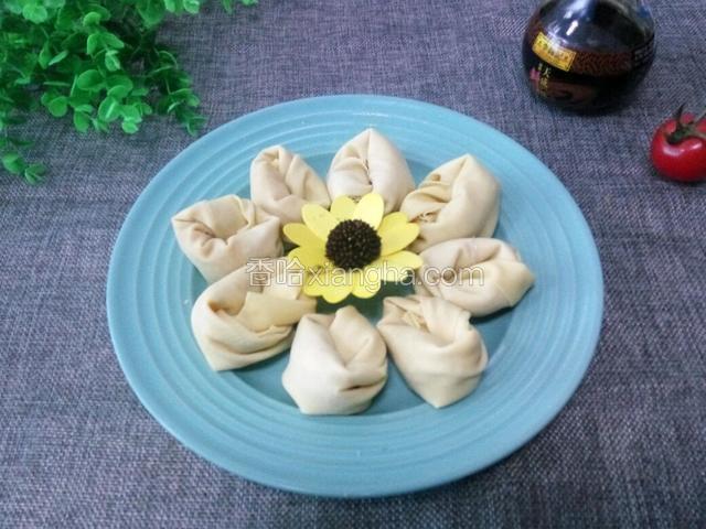 包好啦。（可以上蒸锅蒸着吃，也可以烧汤或红烧）
