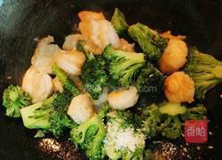 西兰花炒虾仁的做法图解9