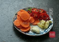 胡萝卜炒藕片的做法图解5