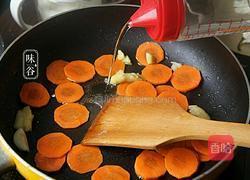 胡萝卜炒藕片的做法图解6