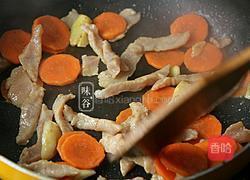 胡萝卜炒藕片的做法图解7