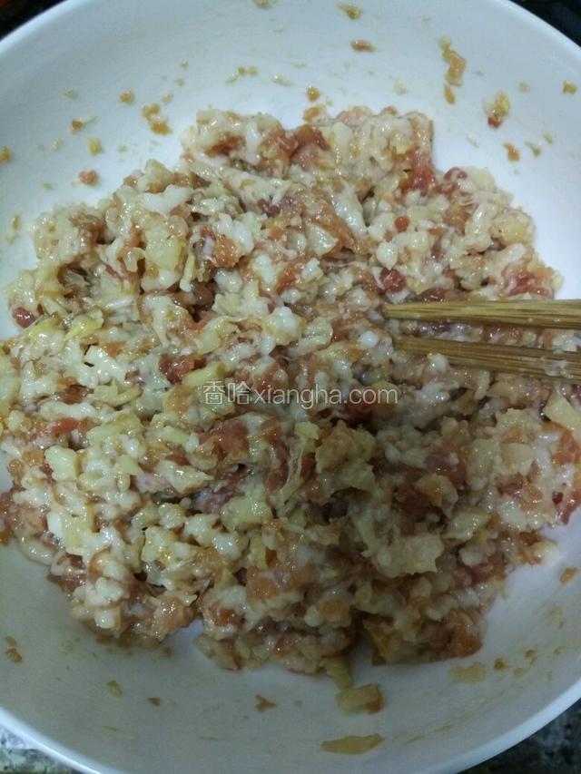 搅拌均匀，馅料就做好了
