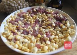 瘦肉丁蒸玉米粒的做法图解1