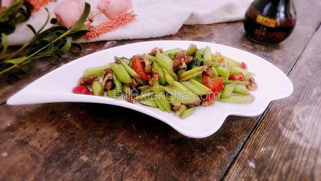 芹菜炒核桃仁