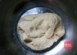 猪肉韭菜蘑菇水饺的做法图解2