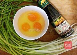 蒜苗炒土鸡蛋的做法图解1
