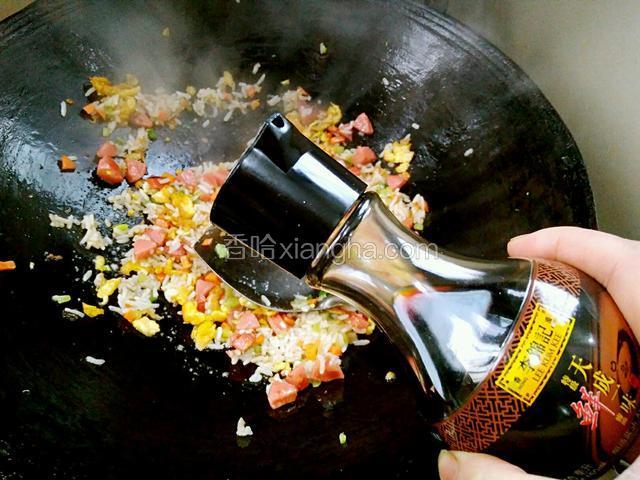 加入李锦记天成一味特级鲜酱油
