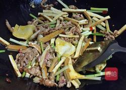 芹菜豆干炒肉的做法图解5