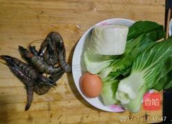 虾仁鸡蛋面的做法图解1