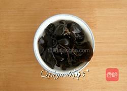  木耳炒鸡蛋的做法图解2