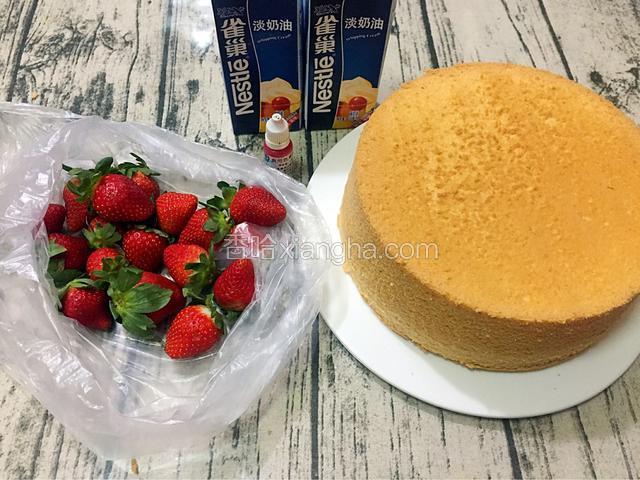 准备好材料，白糖和糖珠忘记放上拍照了。