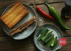 豆干炒腊肉的做法图解1
