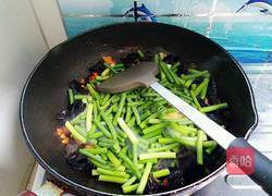 蒜苔炒腊肉的做法图解4