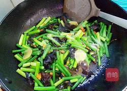 蒜苔炒腊肉的做法图解5