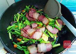 蒜苔炒腊肉的做法图解6