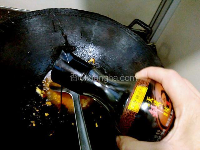 加入李锦记天成一味特级鲜酱油拌匀