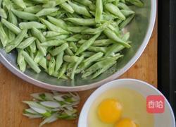 豆角炒鸡蛋的做法图解1